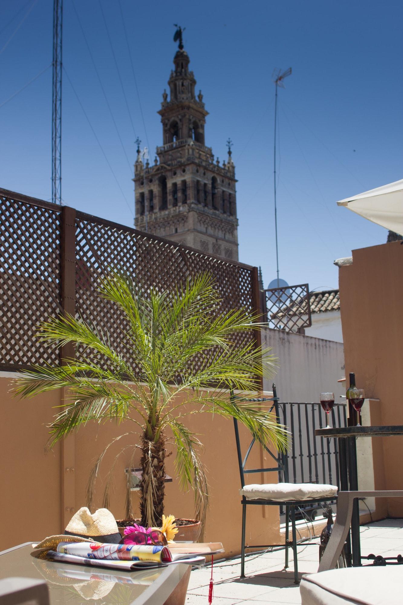 Life Apartments Giralda Suites Séville Extérieur photo