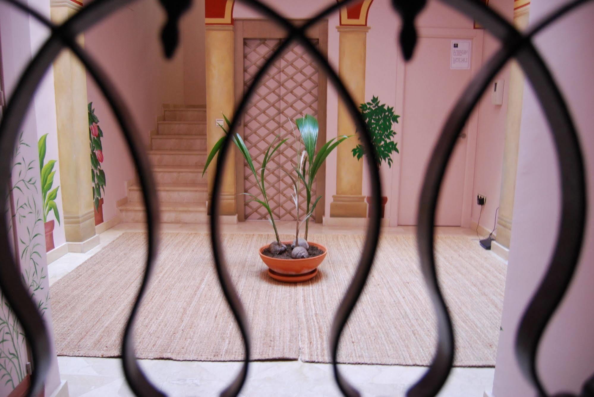 Life Apartments Giralda Suites Séville Extérieur photo